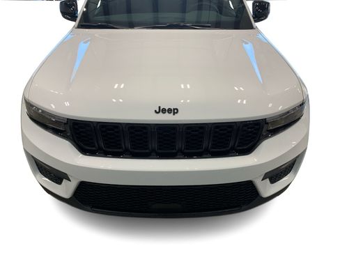 Used 2024 Jeep Grand Cherokee Altitude AWD/4WD image 22