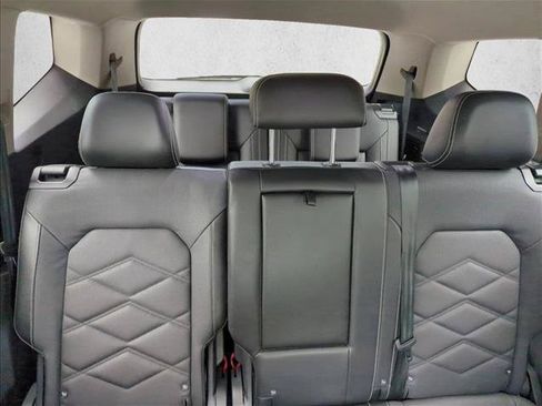 Used 2024 Volkswagen Atlas SE FWD image 29