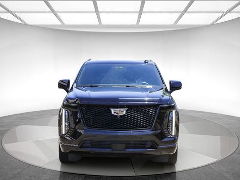 Used 2025 Cadillac Escalade Sport w/ Touring Package AWD/4WD image 6