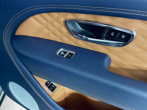 Used 2023 Bentley Bentayga Extended Wheelbase AWD/4WD image 68