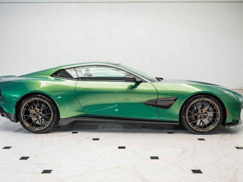 Used 2025 Aston Martin Vanquish Coupe image 39