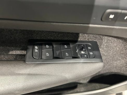 Used 2023 Volvo XC40 Recharge Ultimate AWD/4WD image 10