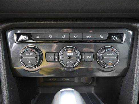 Used 2021 Volkswagen Tiguan SE image 18