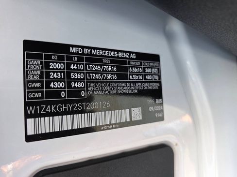 Used 2025 Mercedes-Benz Sprinter 2500 image 28