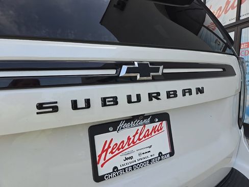 Used 2023 Chevrolet Suburban Z71 w/ Luxury Package AWD/4WD image 22