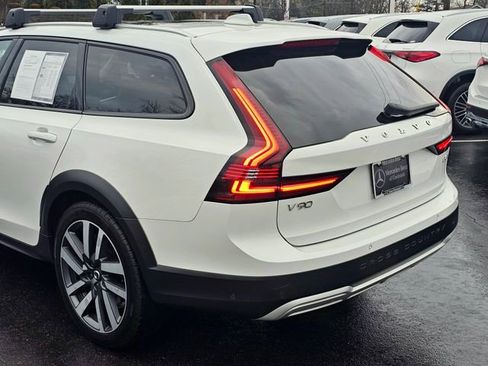 Used 2023 Volvo V90 B6 Cross Country Ultimate image 13