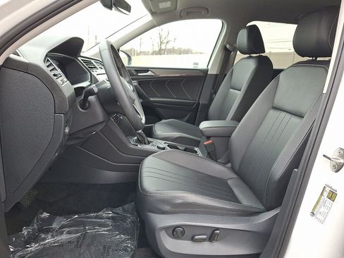 Used 2023 Volkswagen Tiguan SE image 14