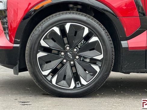 Certified 2025 Chevrolet Blazer EV RS image 32