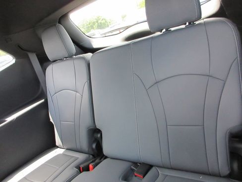 Used 2024 Buick Enclave Essence w/ Experience Buick Package FWD image 22