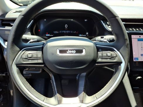 Used 2023 Jeep Grand Cherokee L Limited w/ Luxury Tech Group II AWD/4WD image 17