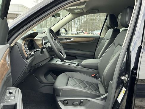 Used 2025 Volkswagen Atlas SE image 15