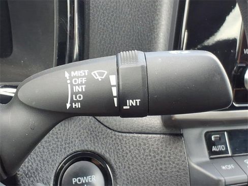 Used 2025 Toyota Camry SE image 27