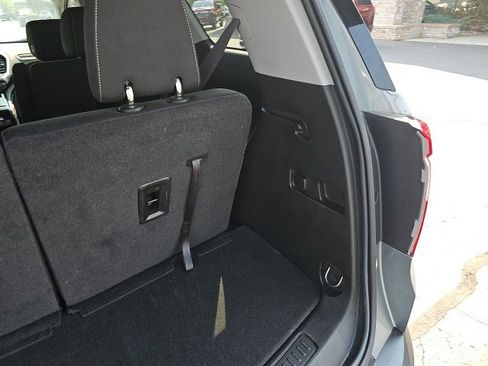 Used 2023 GMC Acadia SLE w/ Driver Convenience Package image 13