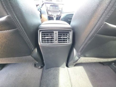 Used 2019 Nissan Rogue SL w/ Premium Package image 25