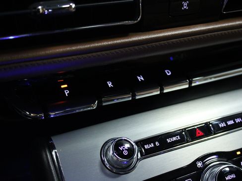 Used 2022 Lincoln Aviator Reserve w/ Equipment Group 201A AWD/4WD image 23