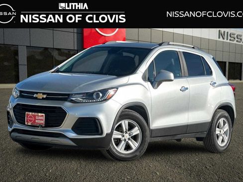 Used 2020 Chevrolet Trax LT w/ LT Convenience Package image 1