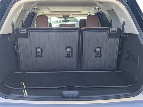 Used 2025 Nissan Pathfinder Platinum w/ Cargo Package image 19