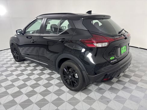 Used 2023 Nissan Kicks SR w/ SR Premium Package image 3
