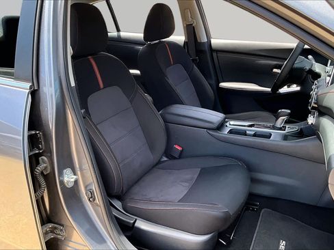 Certified 2025 Nissan Sentra SR FWD image 8