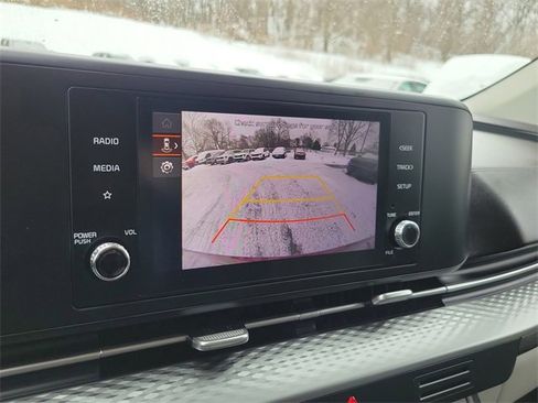 Certified 2023 Kia Carnival LX image 19
