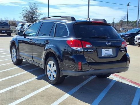 Used 2011 Subaru Outback 2.5i Limited w/ PWR Moonroof Pkg image 2
