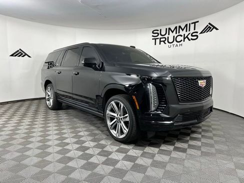 Used 2025 Cadillac Escalade ESV Sport Platinum AWD/4WD image 2
