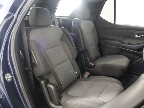 Used 2023 Chevrolet Traverse LT w/ Rear Camera Mirror Package image 32