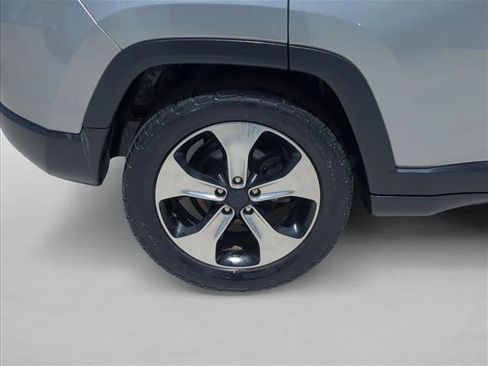 Used 2017 Jeep Compass Latitude w/ Popular Equipment Group FWD image 20