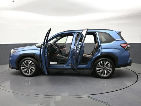 Used 2025 Subaru Forester Touring AWD/4WD image 34