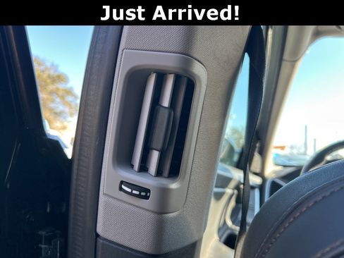 Used 2017 Volvo XC60 T5 Dynamic w/ Advanced Package image 9