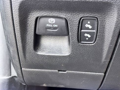 Used 2023 RAM 1500 Laramie AWD/4WD image 18