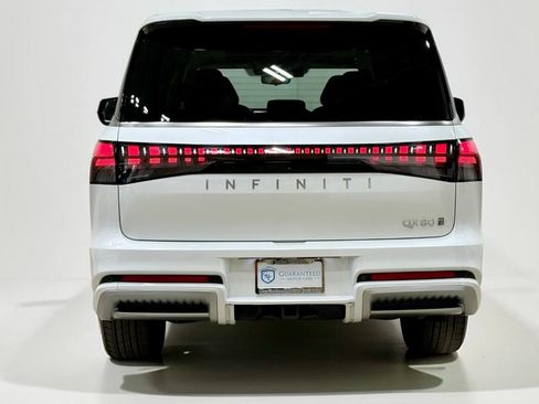 Used 2025 INFINITI QX80 Sensory image 18