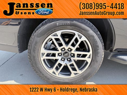 Used 2025 Ford Expedition Active AWD/4WD image 34