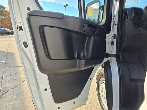 Used 2025 RAM ProMaster 2500 w/ Convenience Group image 34