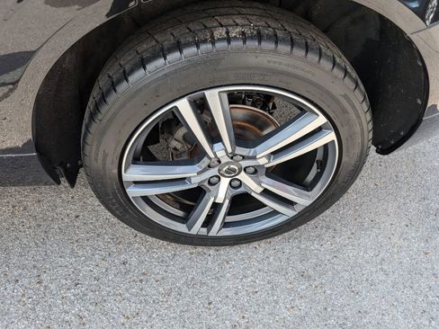 Used 2018 Volvo XC60 T5 Momentum w/ Convenience Package image 25