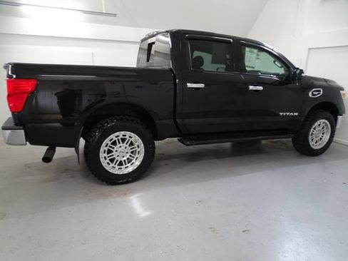 Used 2017 Nissan Titan SV AWD/4WD image 20