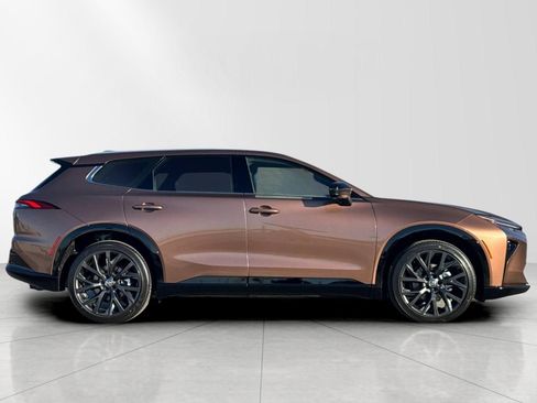 New 2025 Toyota Crown Signia image 2