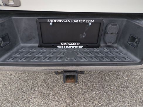 Used 2017 Nissan Titan SV image 27