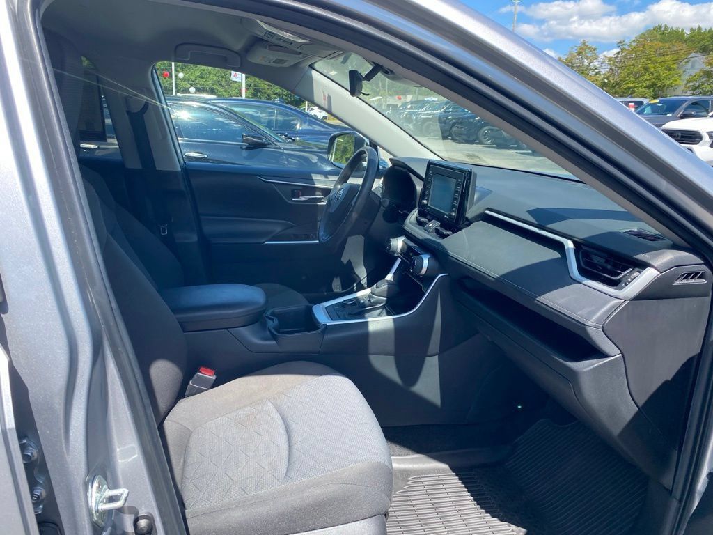 Used 2022 Toyota RAV4 XLE AWD/4WD image 18