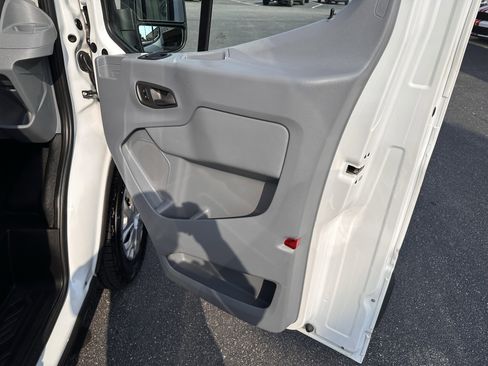 Used 2017 Ford Transit 150 XL image 11
