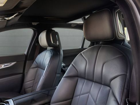 Used 2024 BMW i7 M70 AWD/4WD image 2