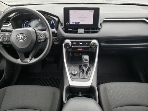 Used 2025 Toyota RAV4 XLE AWD/4WD image 14