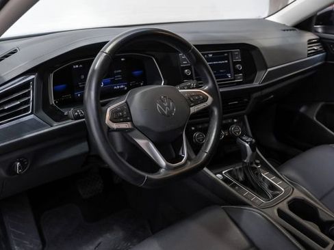Used 2022 Volkswagen Jetta SE w/ Panoramic Sunroof Package FWD image 3