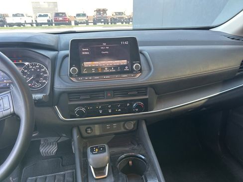 Used 2024 Nissan Rogue S FWD image 11