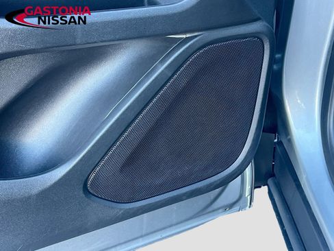 Used 2024 GMC Terrain SLT image 23