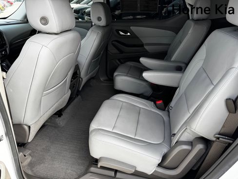 Used 2020 Chevrolet Traverse LT image 12