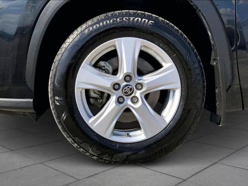 Certified 2024 Toyota Highlander LE image 11