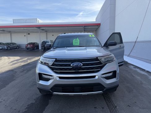 Used 2022 Ford Explorer XLT w/ Equipment Group 202A image 5
