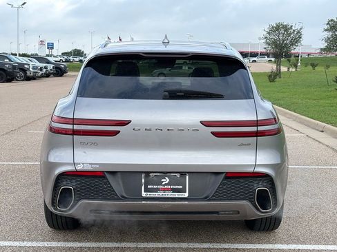 Used 2022 Genesis GV70 2.5T w/ Advanced Package AWD/4WD image 7