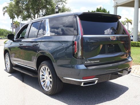 Used 2021 Cadillac Escalade Premium Luxury RWD image 3